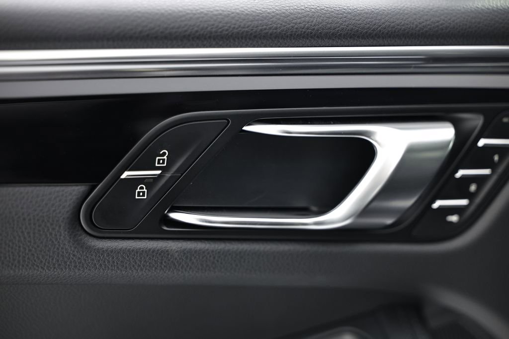 New 2026 Porsche Macan Turbo image 19