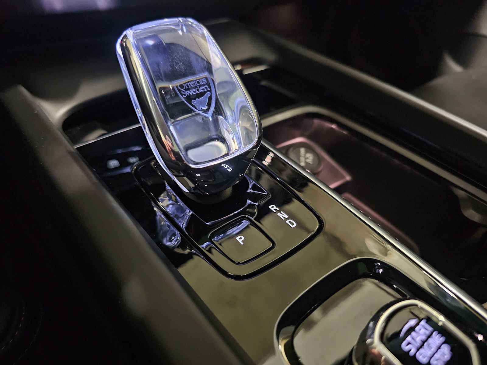 Used 2024 Volvo XC60 B5 Ultimate w/ Protection Package Premier image 24