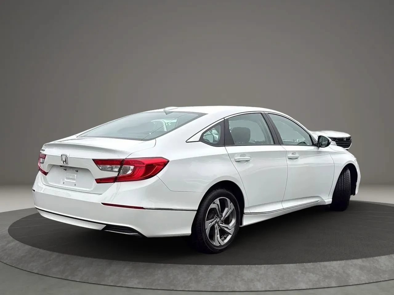 Used 2018 Honda Accord EX-L image 6