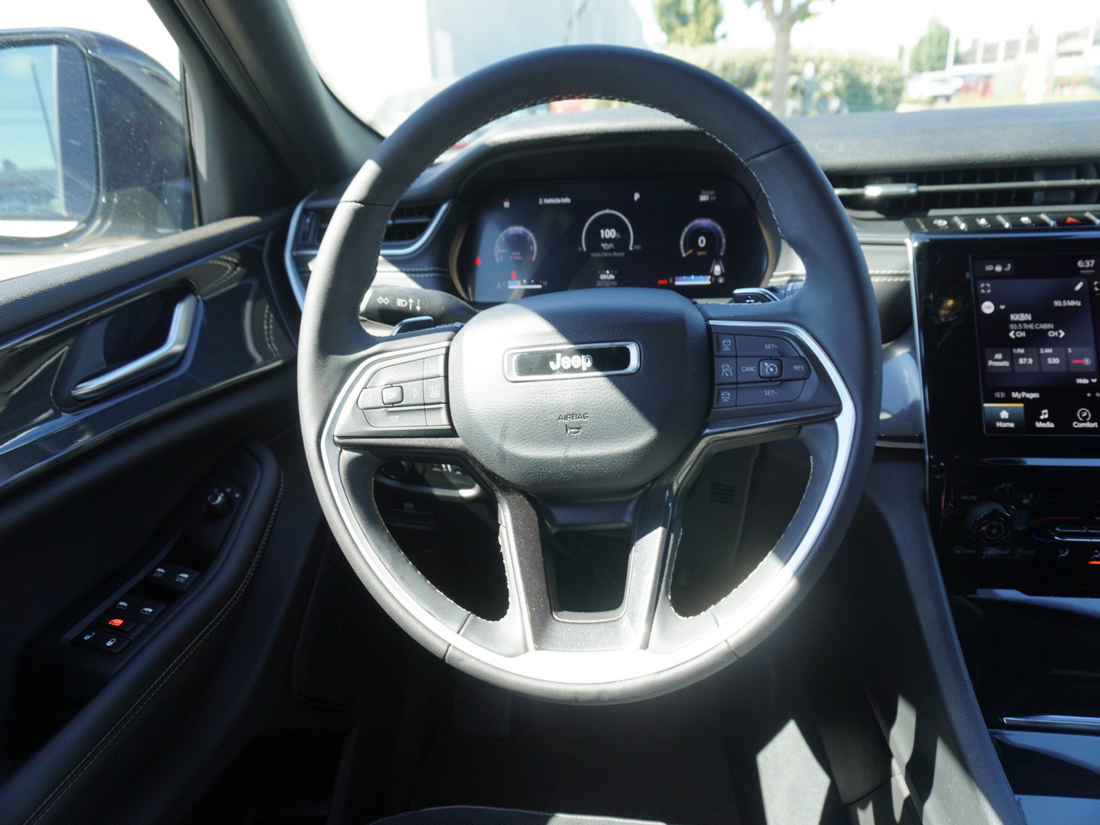 Used 2023 Jeep Grand Cherokee L Laredo AWD/4WD image 18