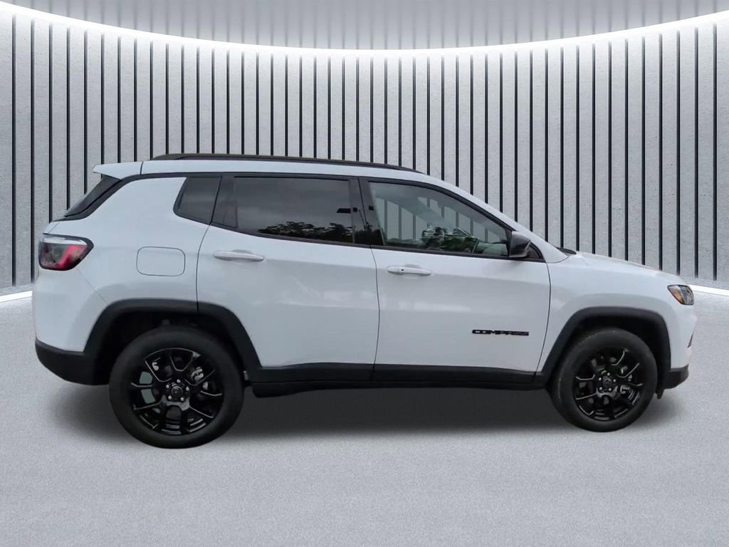 Used 2025 Jeep Compass Latitude w/ Altitude Special Edition AWD/4WD image 5
