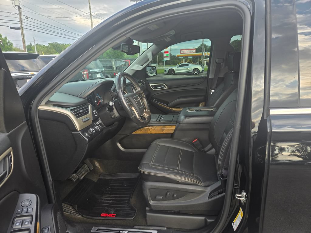 Used 2017 GMC Yukon Denali AWD/4WD image 7