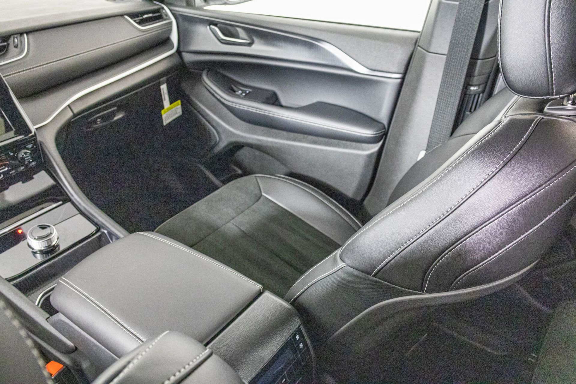 New 2025 Jeep Grand Cherokee L Altitude image 35