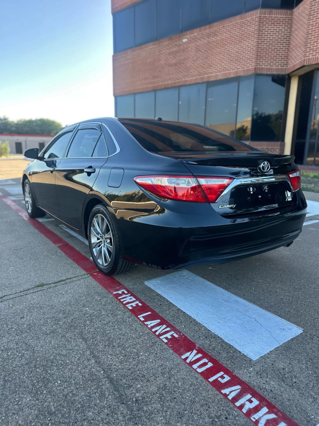 Used 2017 Toyota Camry XLE w/ Moonroof Package image 9