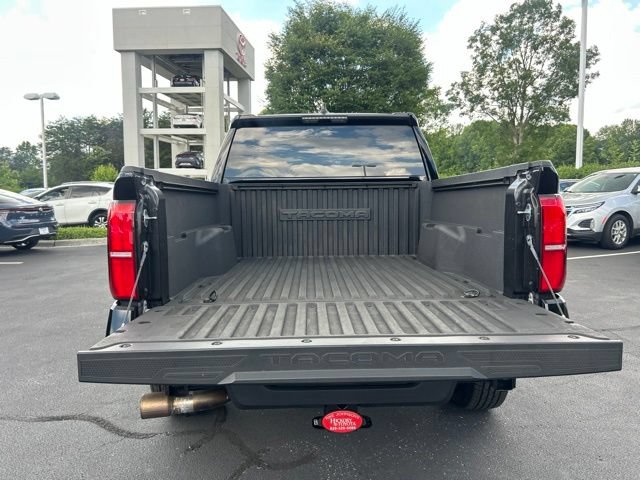 Used 2024 Toyota Tacoma SR5 AWD/4WD image 10