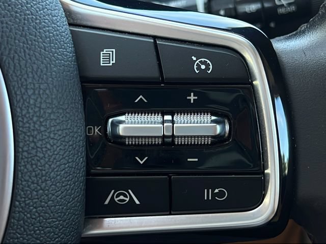 Used 2024 Kia Carnival LX FWD image 29
