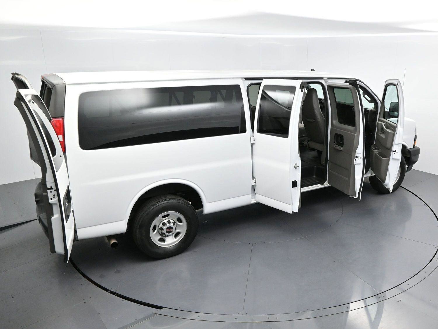 Used 2023 GMC Savana 3500 LS image 34