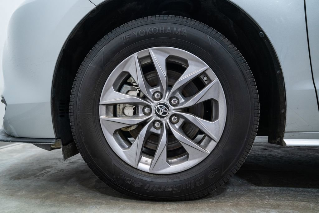 Certified 2023 Toyota Sienna LE image 11