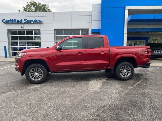 Used 2023 Chevrolet Colorado LT w/ LT Convenience Package II AWD/4WD image 2