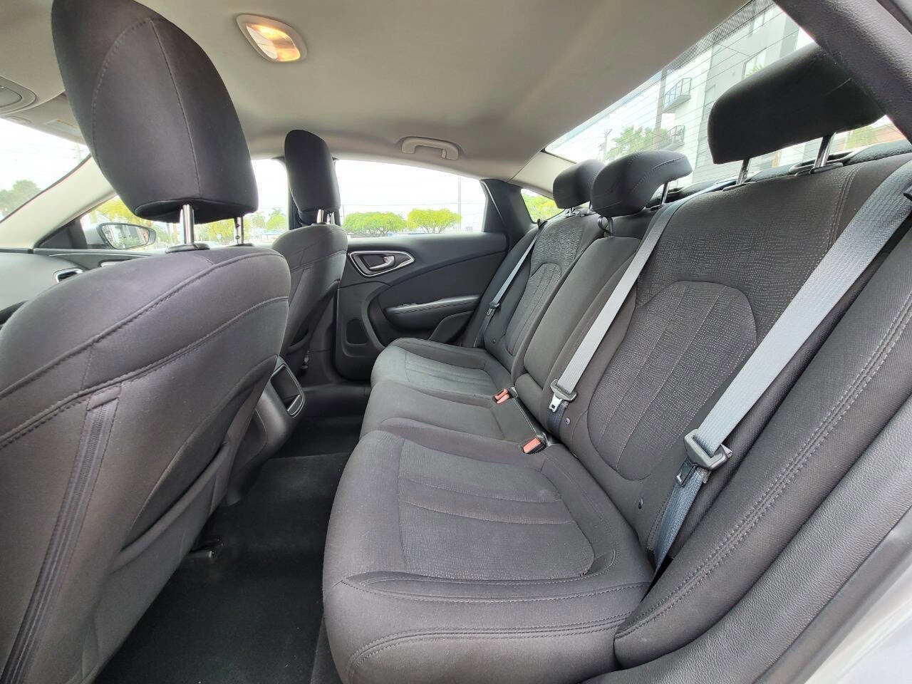Used 2015 Chrysler 200 Limited FWD image 11