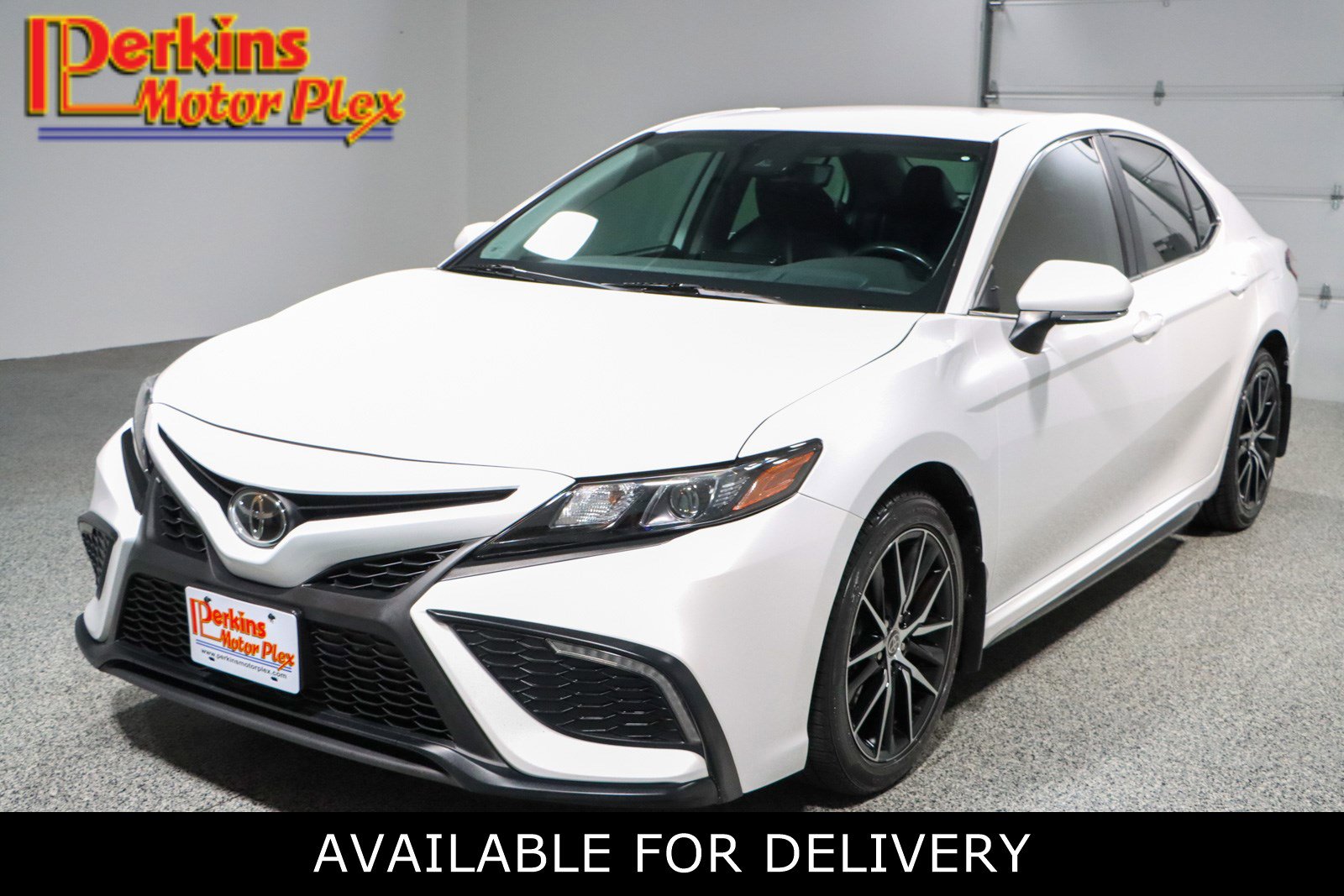 Used 2023 Toyota Camry SE image 1