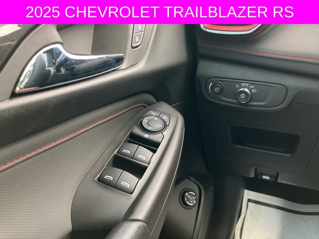 Used 2025 Chevrolet TrailBlazer RS w/ Convenience Package image 25