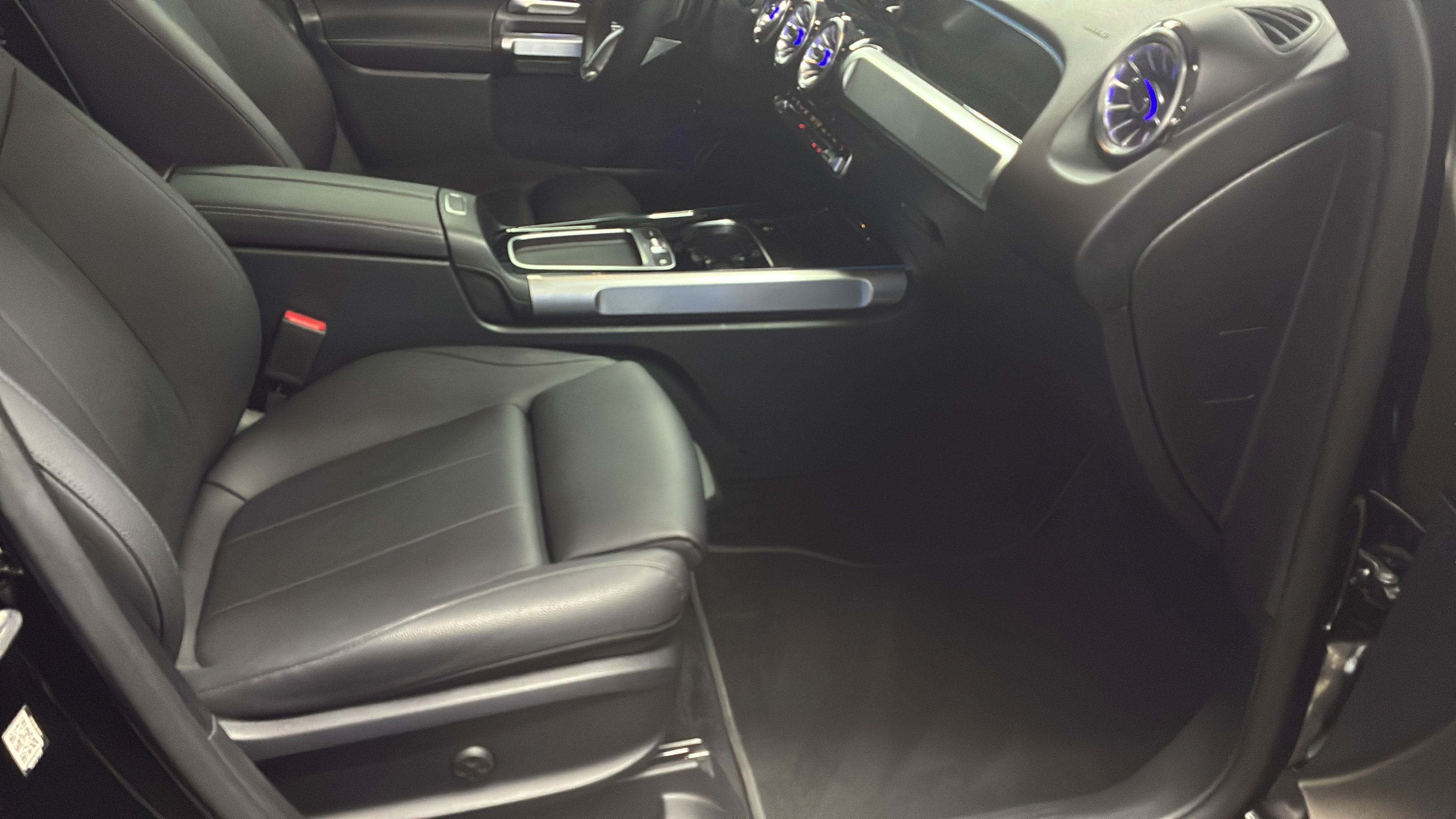Certified 2024 Mercedes-Benz GLB 250 image 26