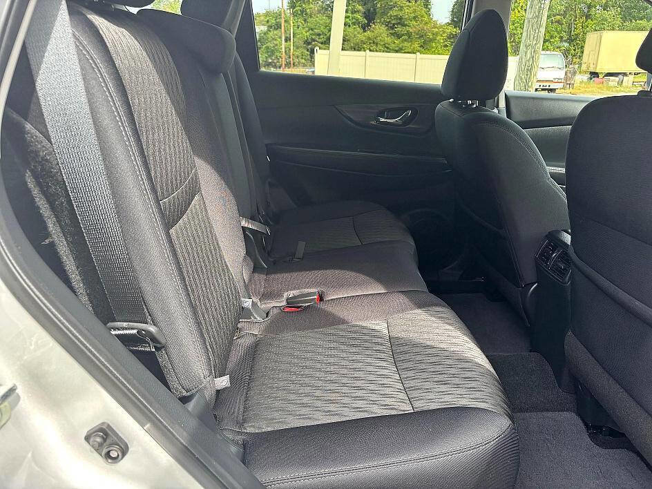 Used 2019 Nissan Rogue SV w/ Premium Package image 15