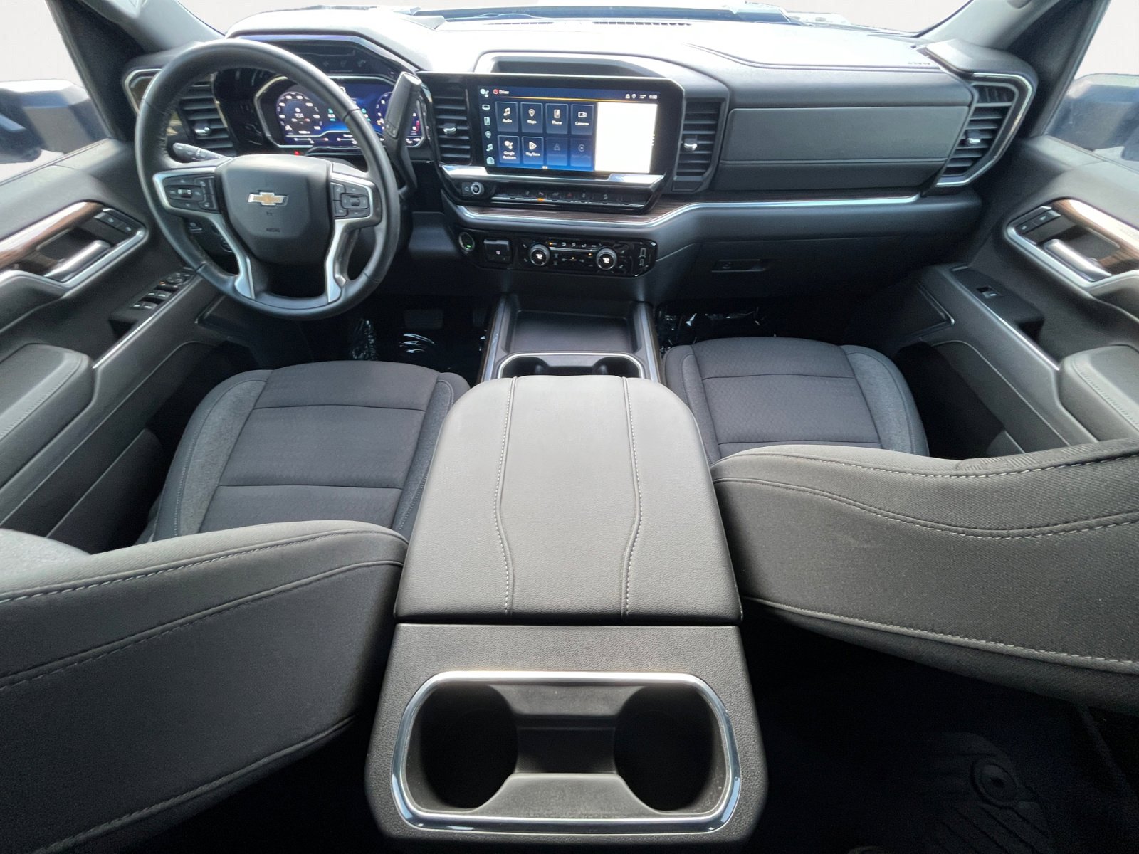 Used 2024 Chevrolet Silverado 2500 LT image 3