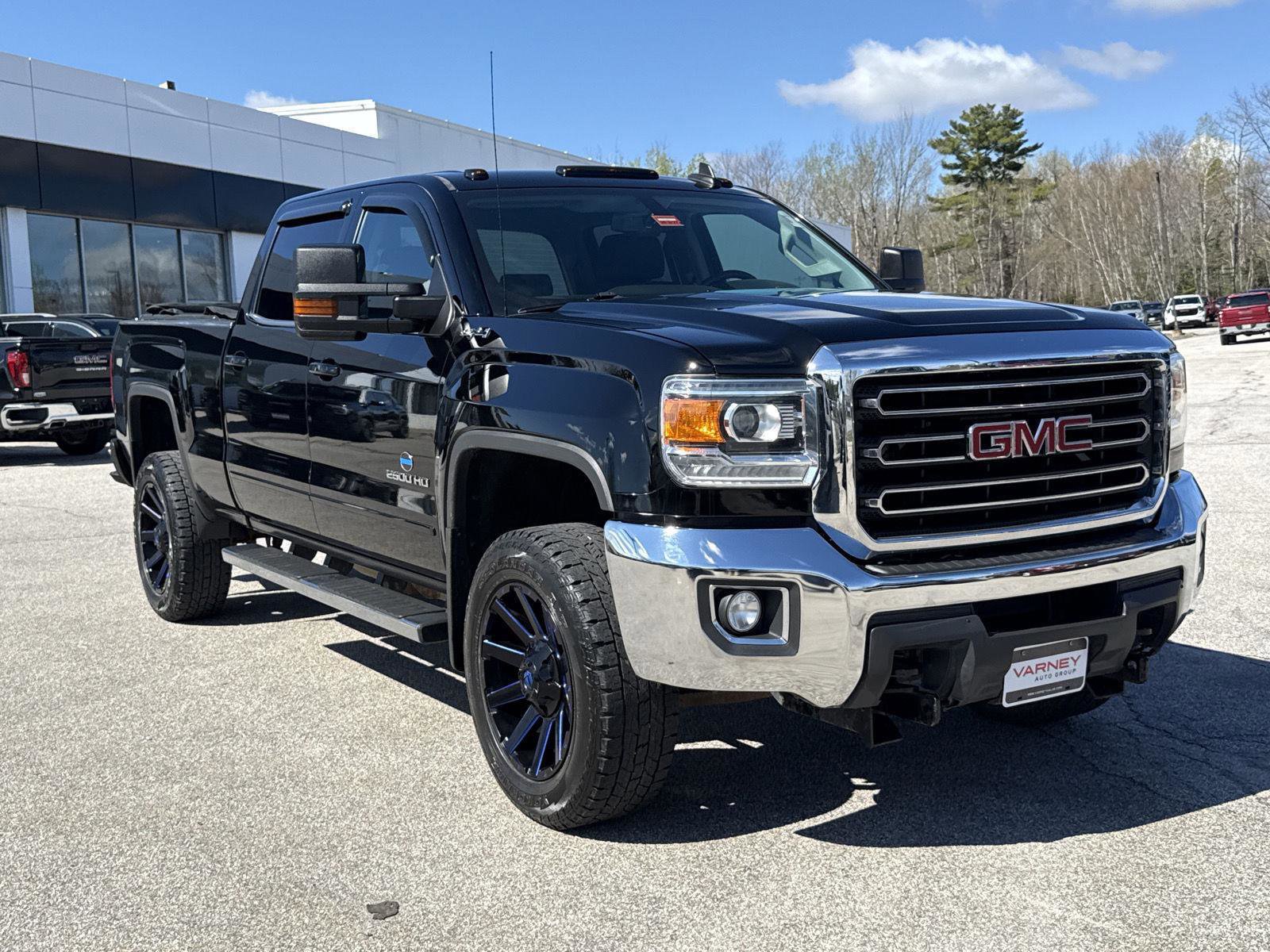 Used 2018 GMC Sierra 2500 SLE w/ HD SLE Preferred Plus Package AWD/4WD image 4