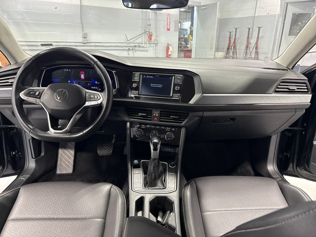 Used 2024 Volkswagen Jetta SE FWD image 37