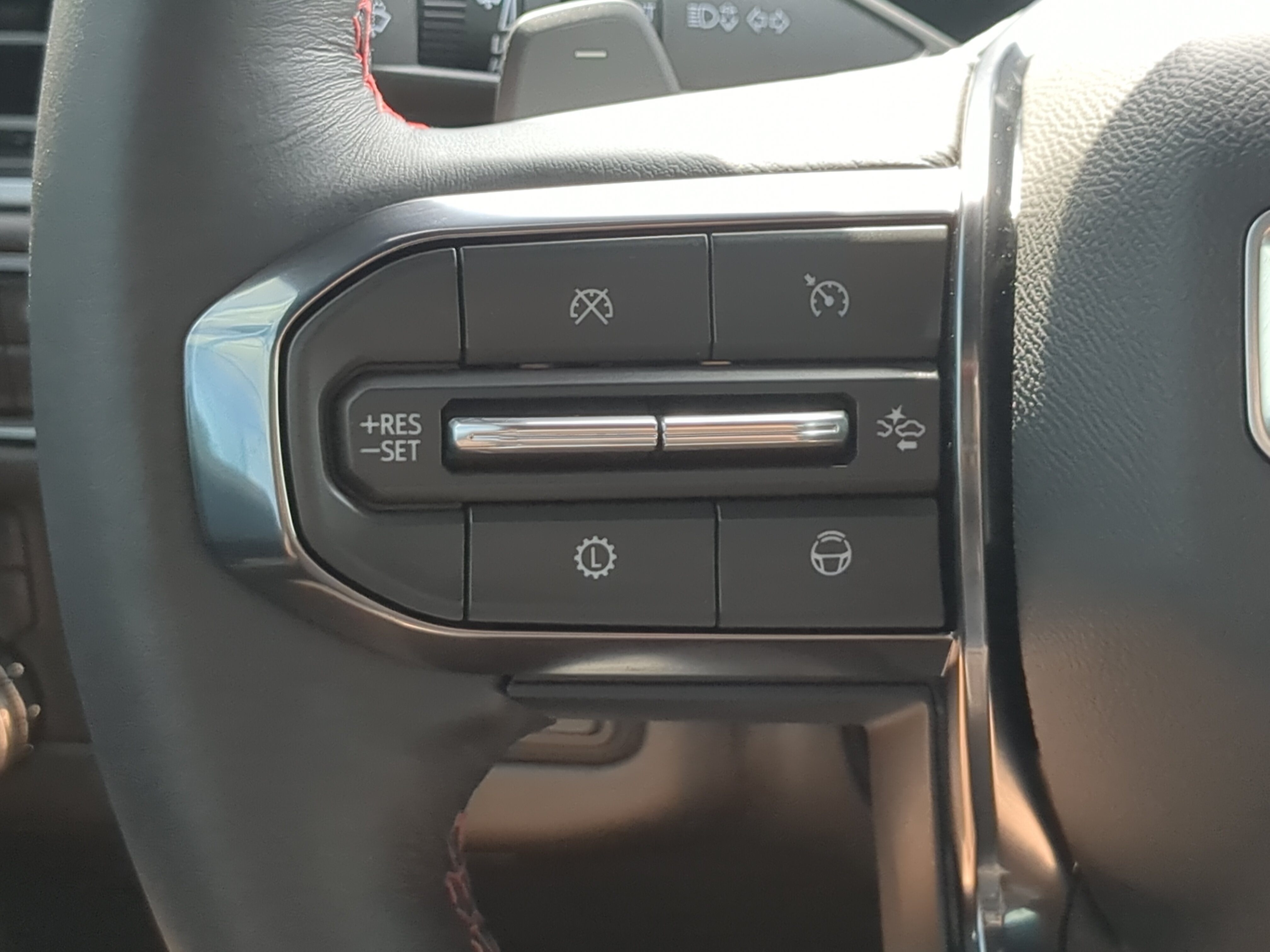 Used 2026 GMC Yukon XL AT4 Ultimate w/ LPO, Floor Liner Package AWD/4WD image 24