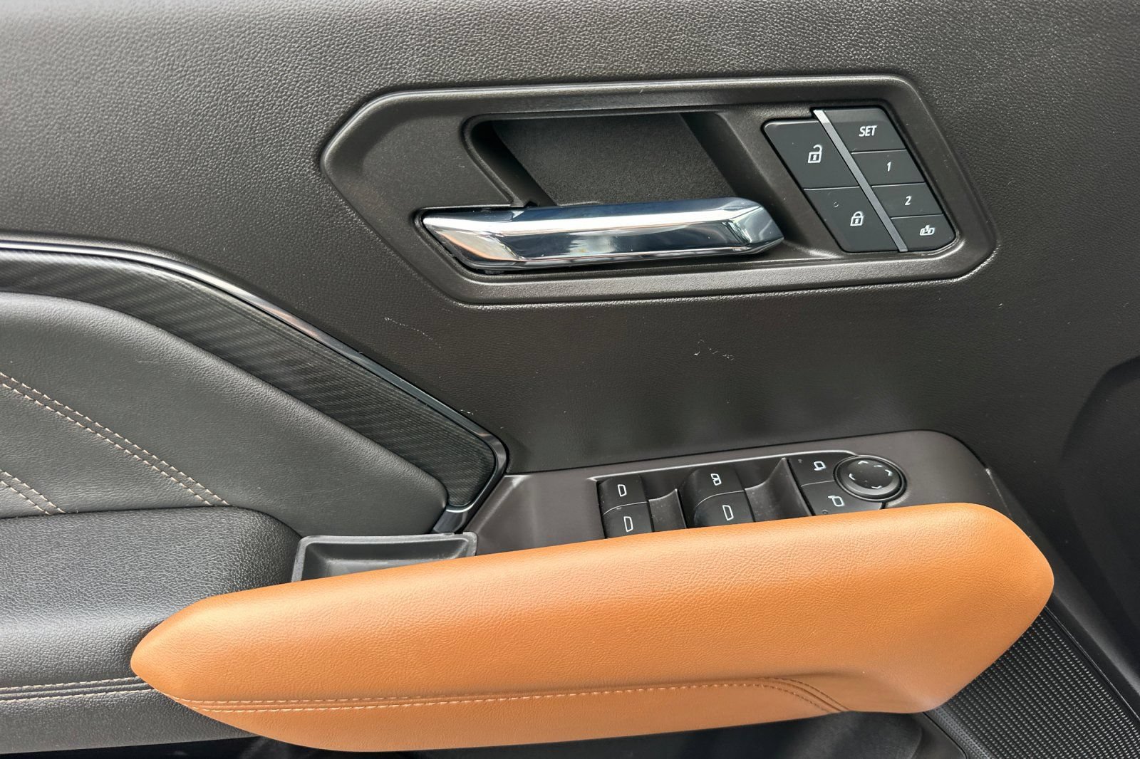 Certified 2023 GMC Canyon AT4 w/ AT4 Premium Package AWD/4WD image 11
