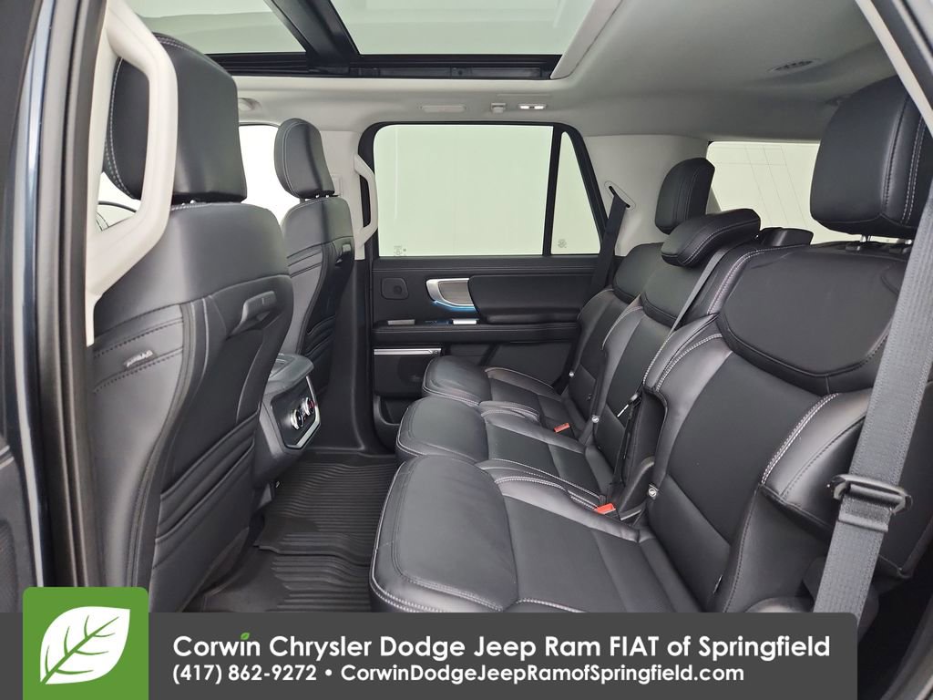 Used 2025 Ford Expedition Platinum w/ Driver's Package image 30