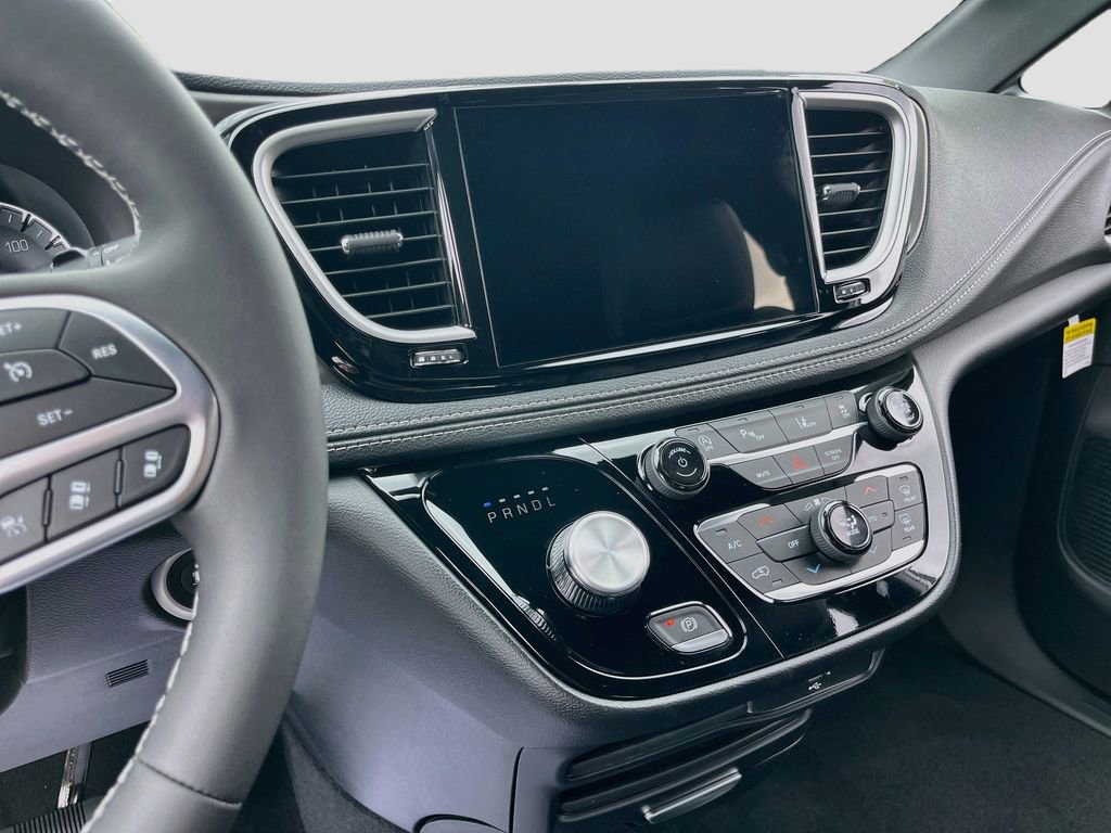 New 2027 Chrysler Pacifica Select FWD image 13