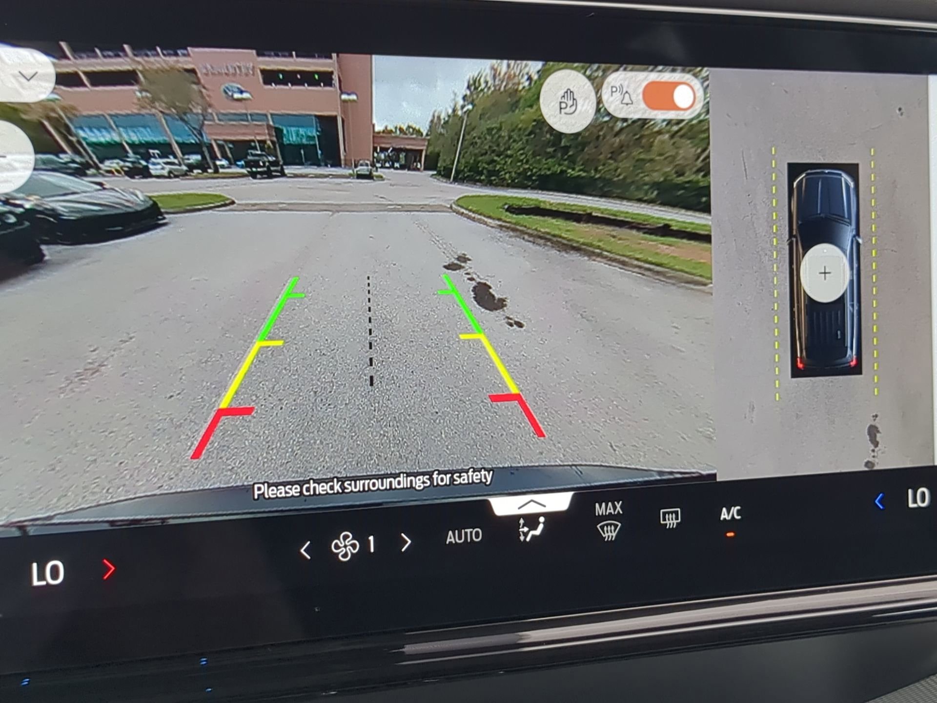 Certified 2025 Ford Expedition Active image 54