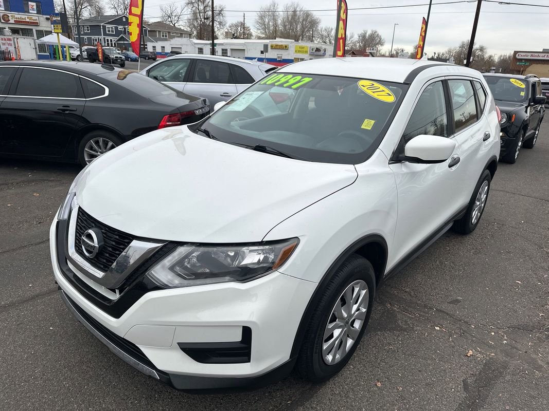 Used 2017 Nissan Rogue S image 2