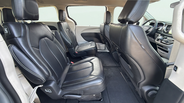 Used 2024 Chrysler Pacifica Touring-L FWD image 27