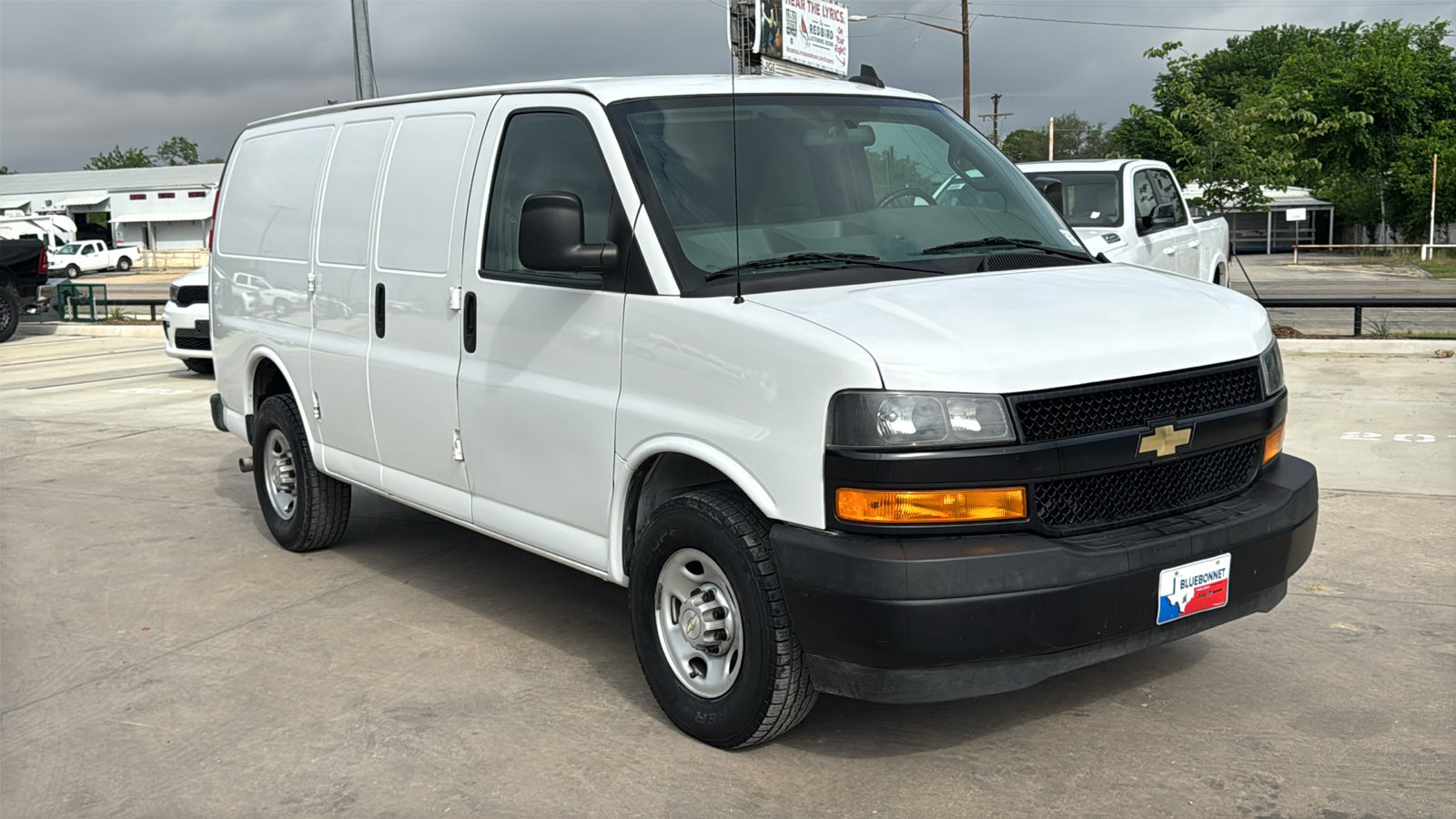 Used 2021 Chevrolet Express 2500 w/ Driver Convenience Package image 3