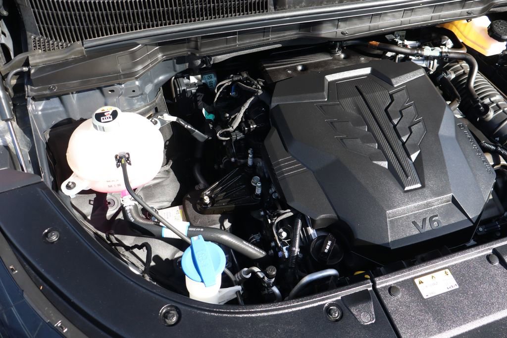 Used 2025 Kia Carnival image 11