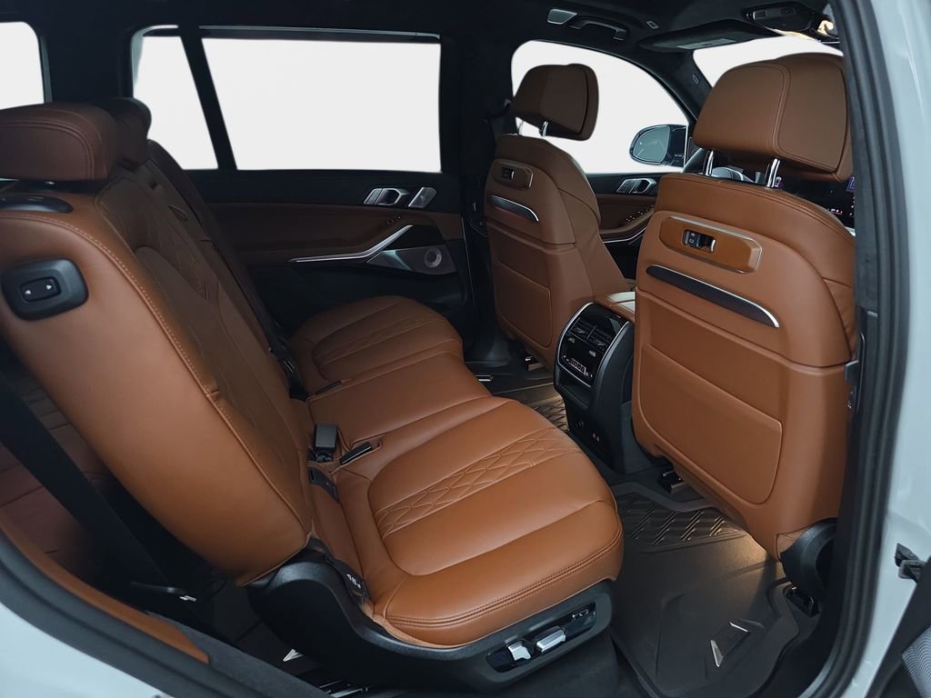 New 2026 BMW X7 M60i image 11