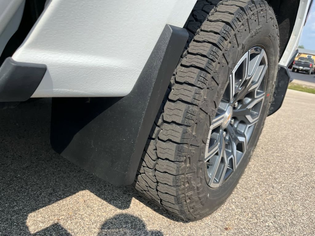 Used 2024 Chevrolet Colorado LT w/ LT Convenience Package III image 17