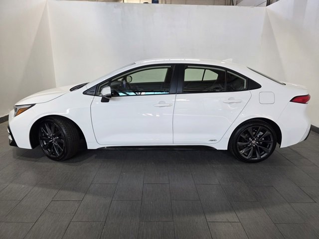 Used 2025 Toyota Corolla SE w/ Convenience Package image 2