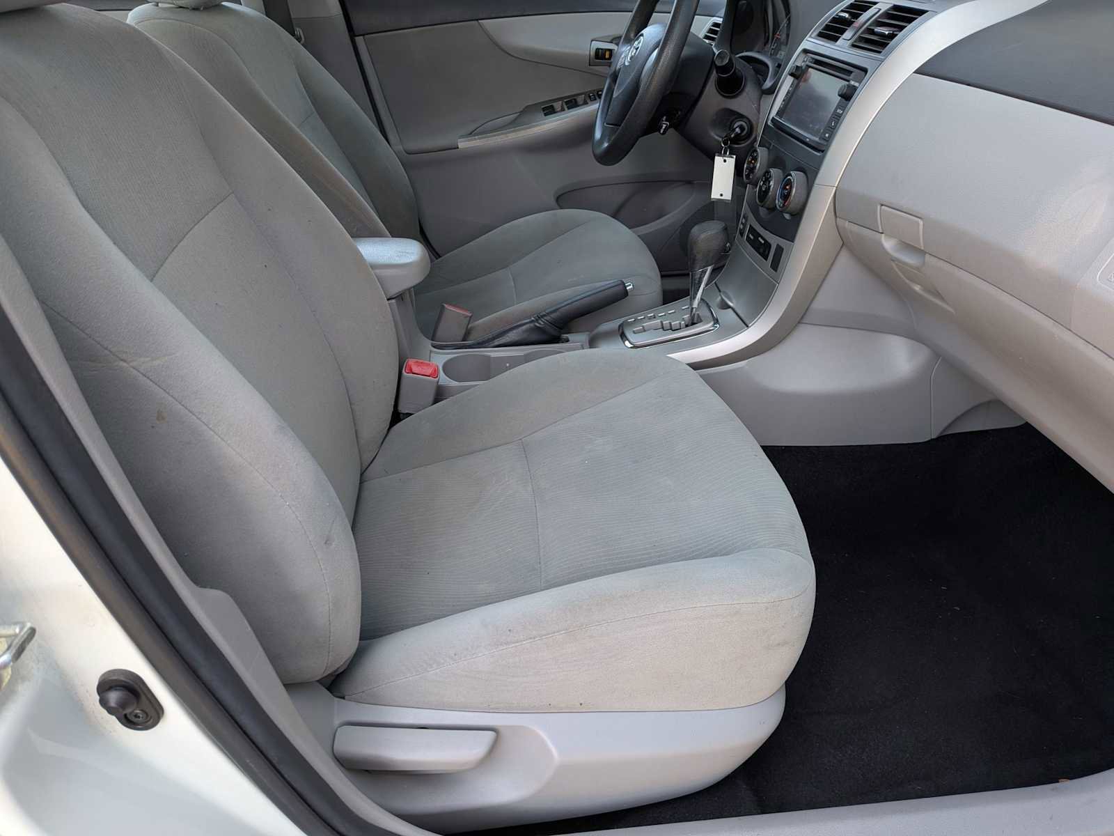 Used 2013 Toyota Corolla LE FWD image 18