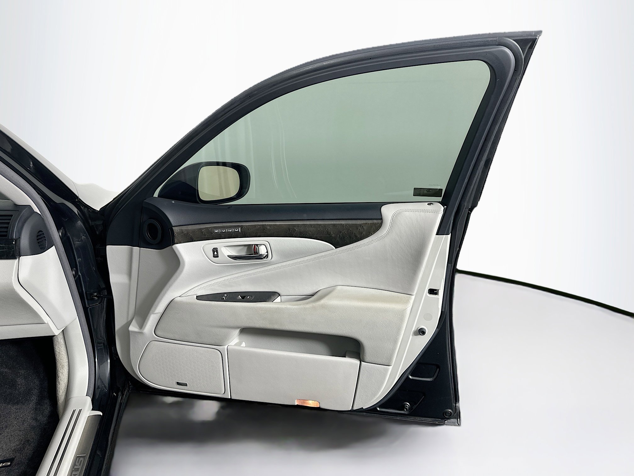 Used 2011 Lexus LS 460 image 34