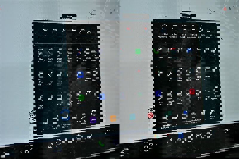 Used 2022 Tesla Model Y Long Range image 28