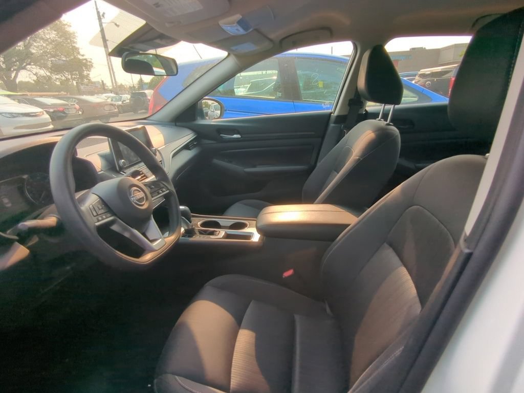 Used 2024 Nissan Altima 2.5 SV FWD image 6