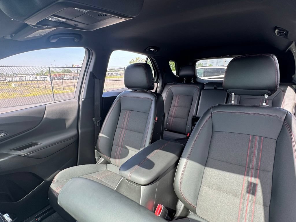 Used 2023 Chevrolet Equinox RS w/ LPO, Floor Liner Package FWD image 16