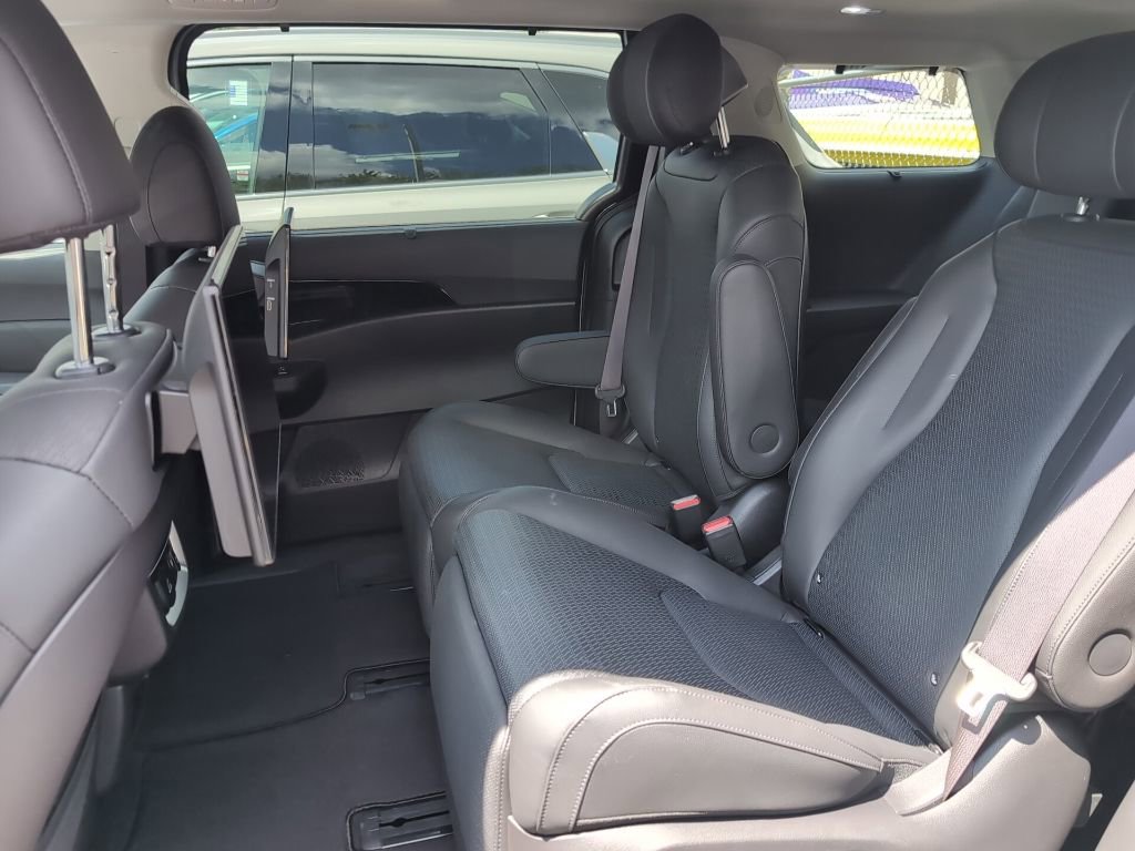 Used 2025 Kia Carnival SX Prestige FWD image 5