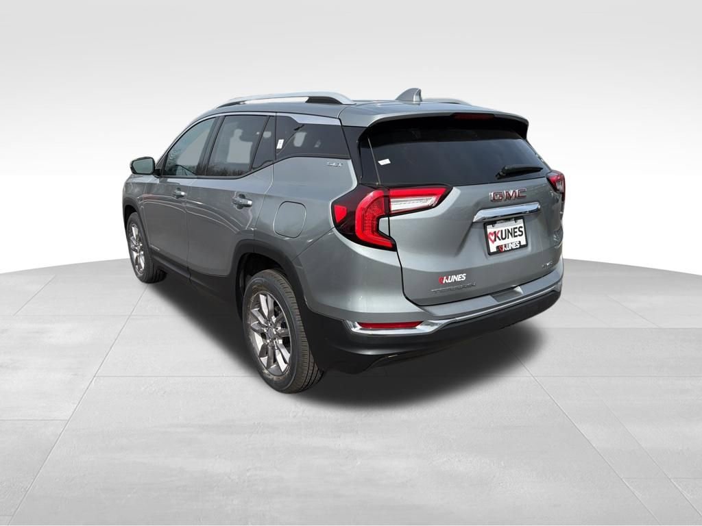 Used 2024 GMC Terrain SLT image 8