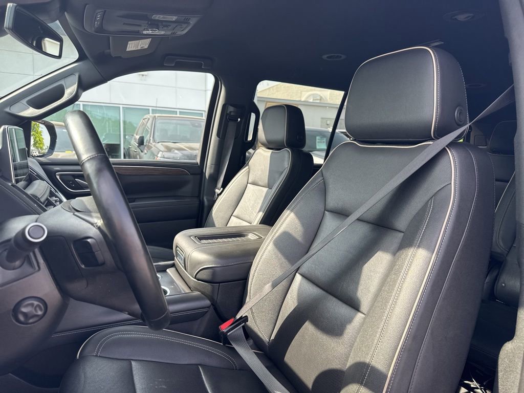 Used 2023 Chevrolet Tahoe Premier AWD/4WD image 14