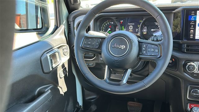 Used 2024 Jeep Wrangler Unlimited image 27