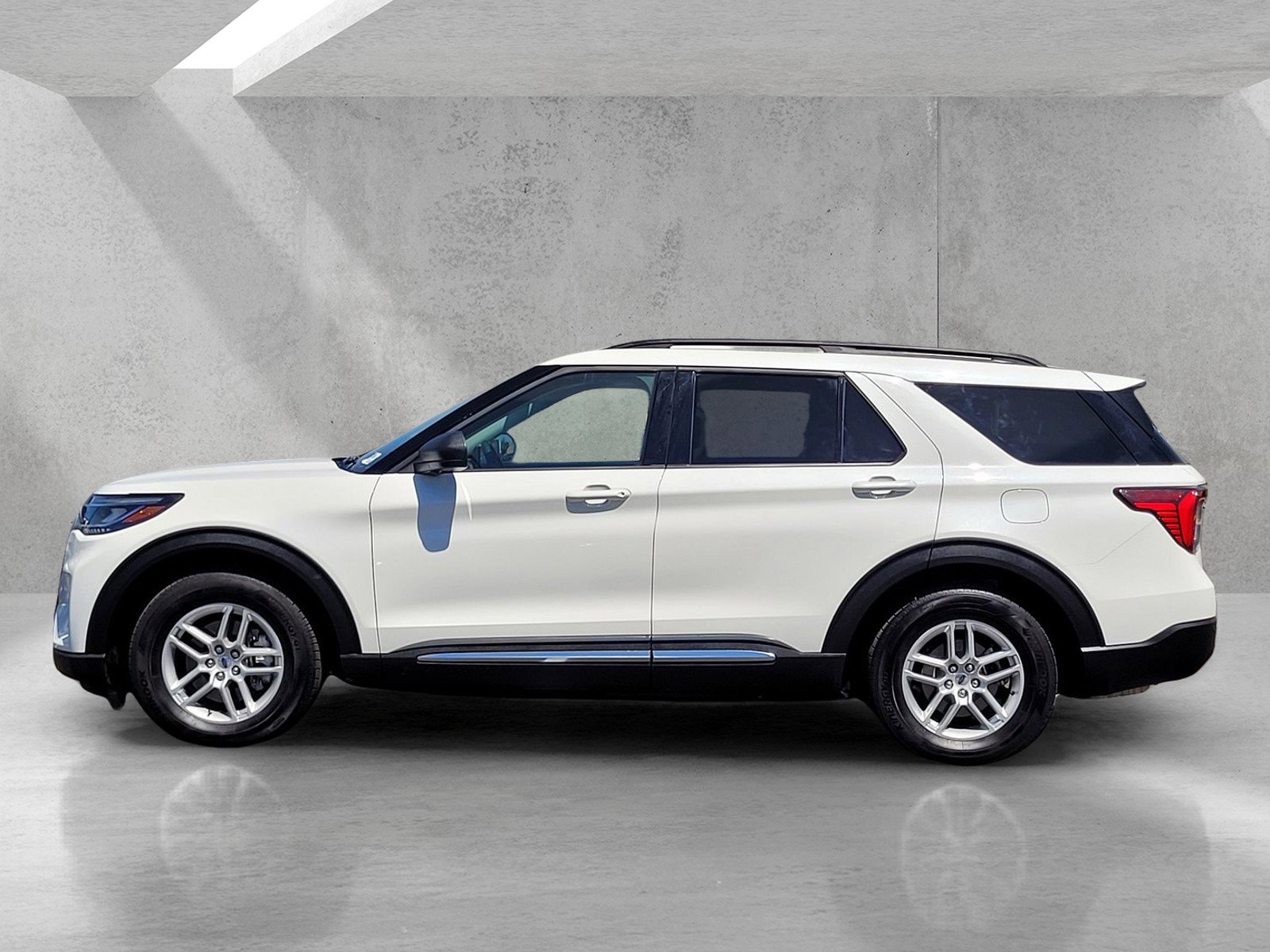 Used 2025 Ford Explorer Active RWD image 7