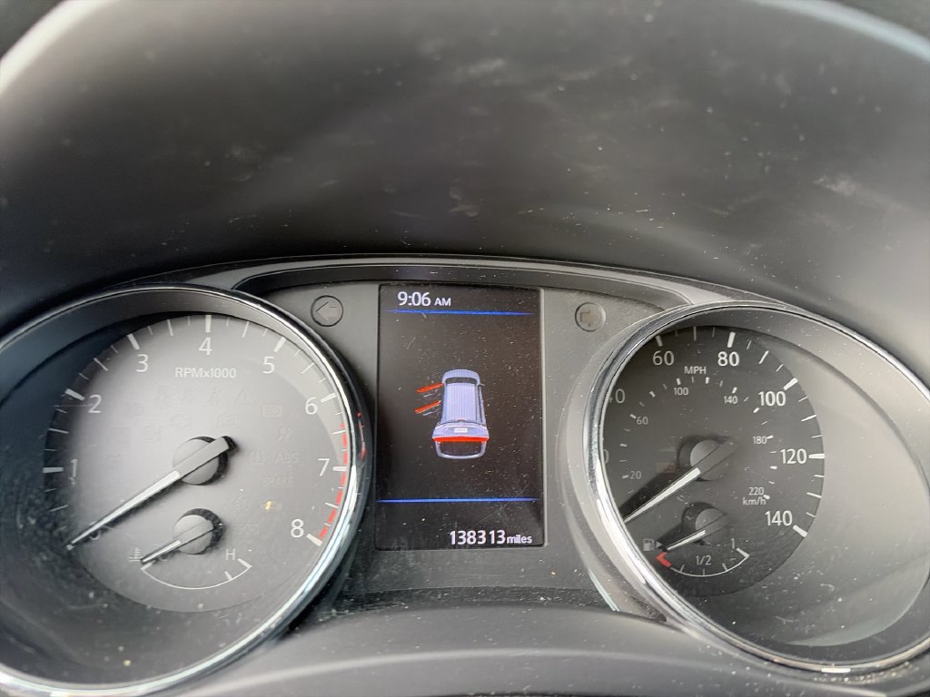 Used 2018 Nissan Rogue SV w/ Premium Package FWD image 13