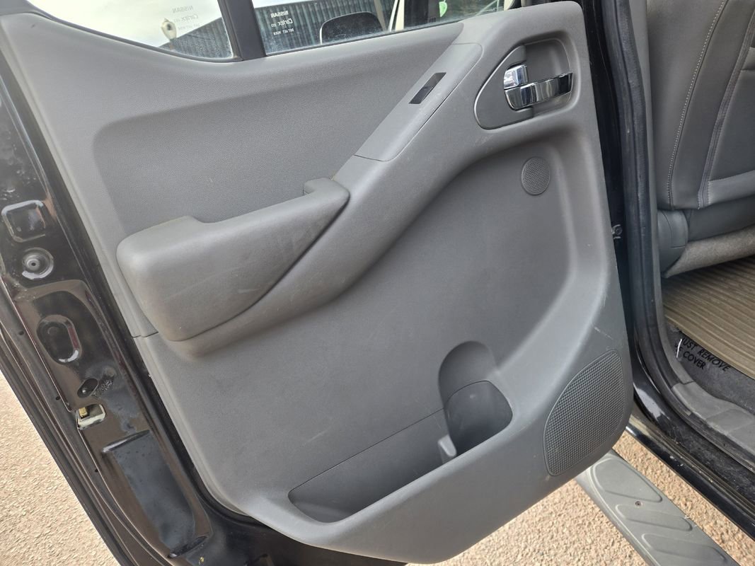 Used 2008 Nissan Frontier LE w/ Leather Pkg image 19