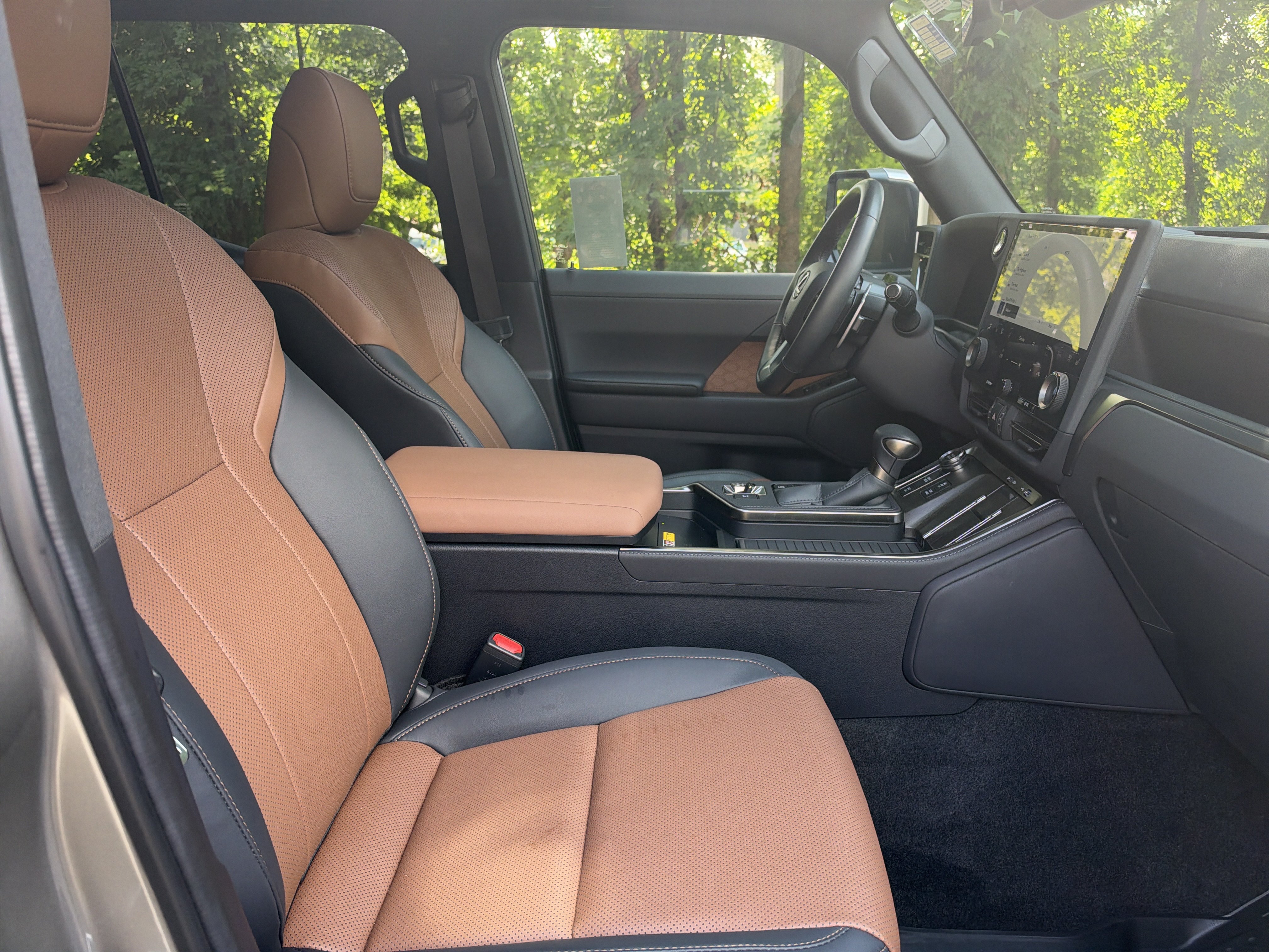 Used 2025 Lexus GX 550 w/ Accessory Package (2T) AWD/4WD image 21