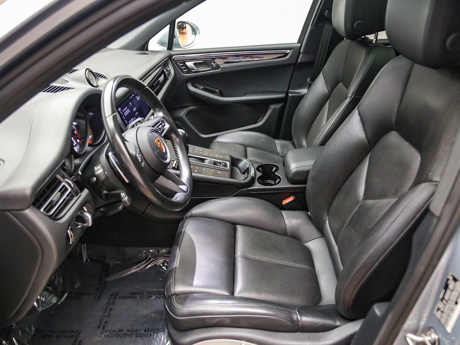 Certified 2022 Porsche Macan AWD/4WD image 22