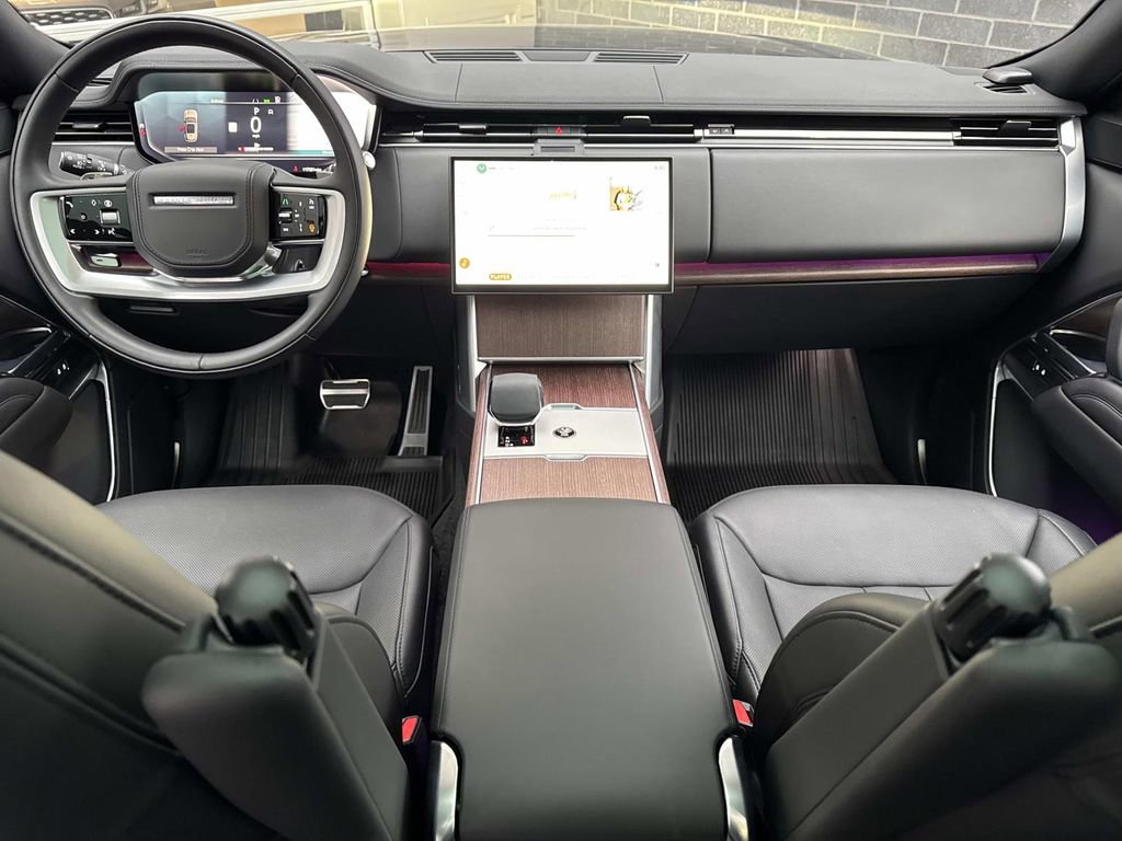 Certified 2024 Land Rover Range Rover SE image 18