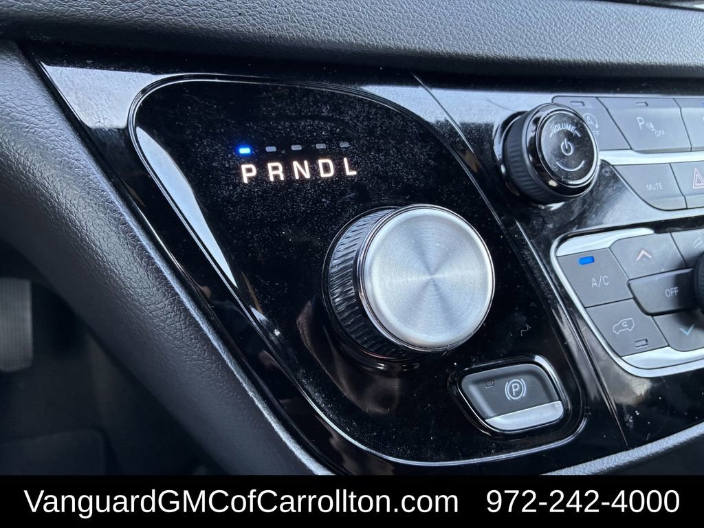 Used 2025 Chrysler Pacifica Select image 20