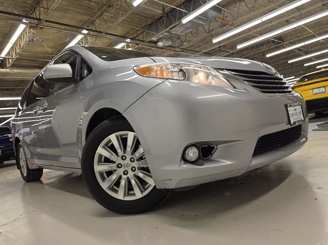 Used 2017 Toyota Sienna XLE Premium image 47